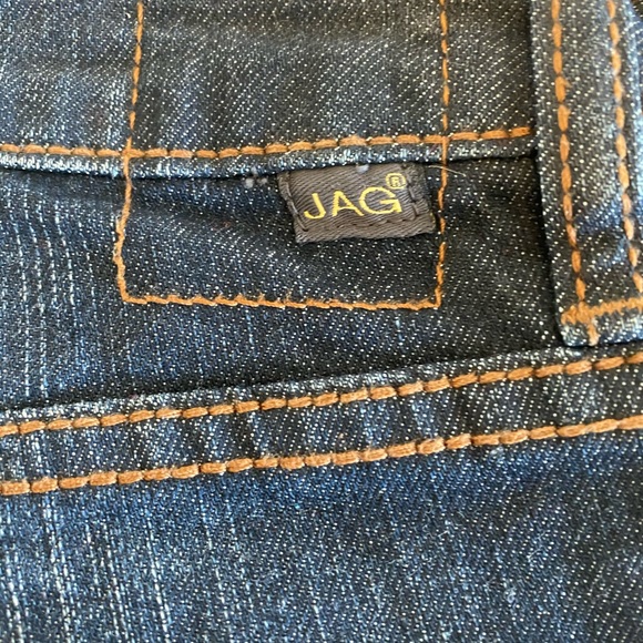 Women’s Jag Jeans Size 6. Lots of stretching. - Picture 2 of 4